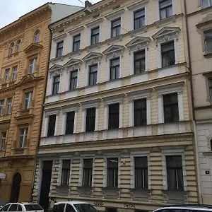 Emma Hostal